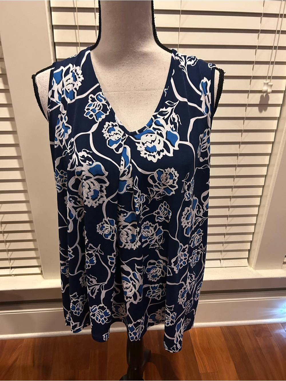 Amana Women's Navy Floral V-Neck Sleeveless Tank